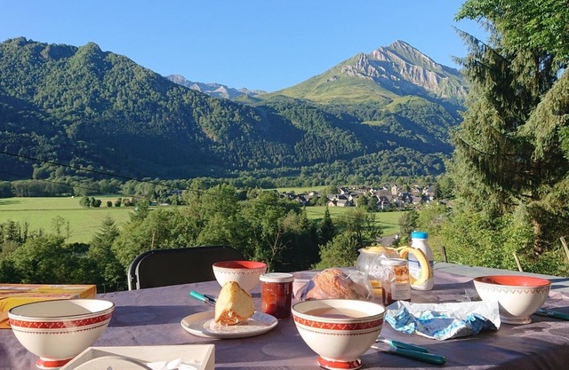 Barn with fabulous view of the Azun Valley - Sleeps 6