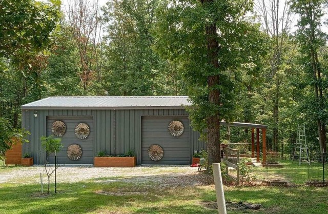 Barndominium On Private 6 Wooded Acres Near Bentonville–RV Hookup