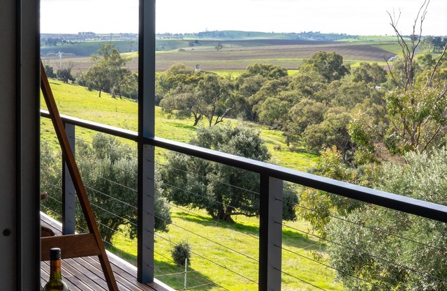 Barossa Pavilions - a luxurious, self-contained hillside retreat