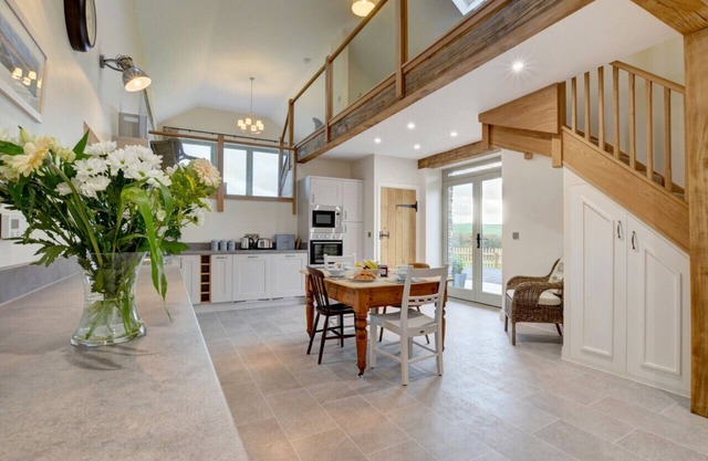 Barton Barn - Two Bedroom House, Sleeps 4