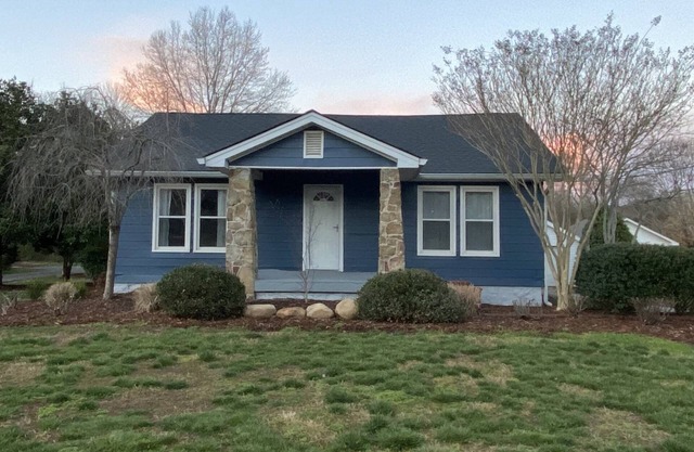 Base of Lookout Mountain - 10 minutes to Downtown - 1 mile to The Venue - Patio