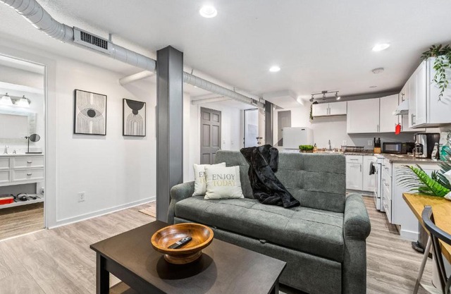 Basement with Full Kitchen and Near Downtown