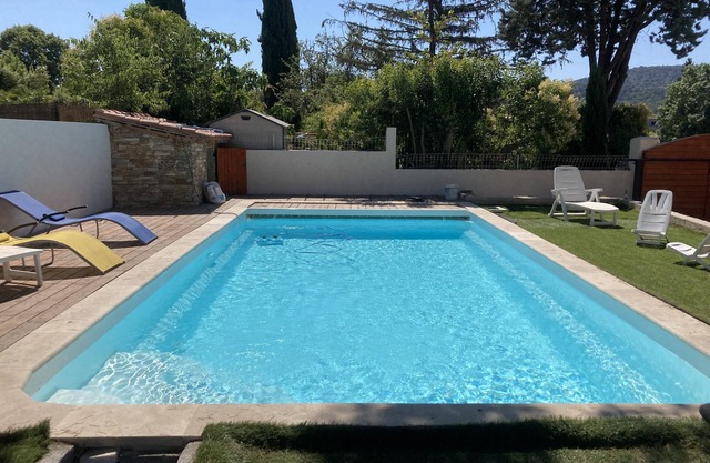 Bastide with swimming pool, garden, barbecue and pétanque court!