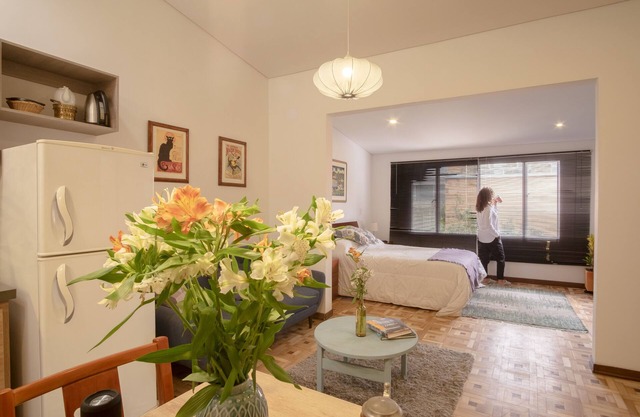 Bathtub studio in central Bogota with WiFi