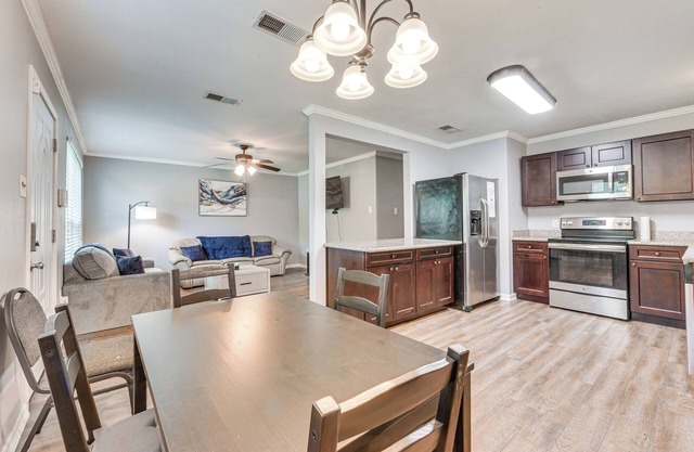 Baton Rouge Home w/Yard ~ 14 Mi to Downtown!