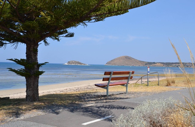 Bay Breeze Beach Cottage