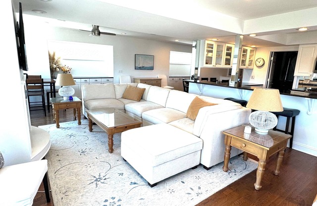 Bay Head Apartment with a view of the Ocean - about a block away