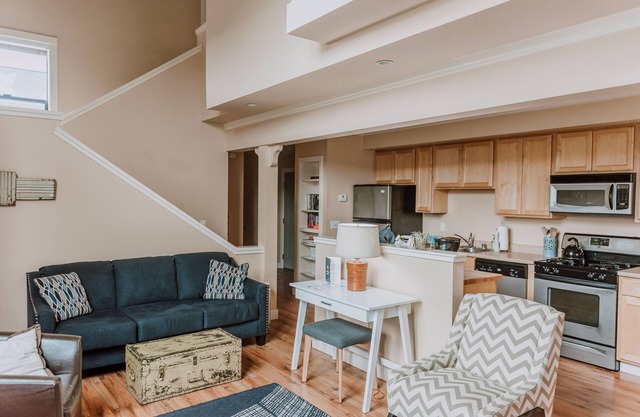 Bay Lights waterfront loft located in old town