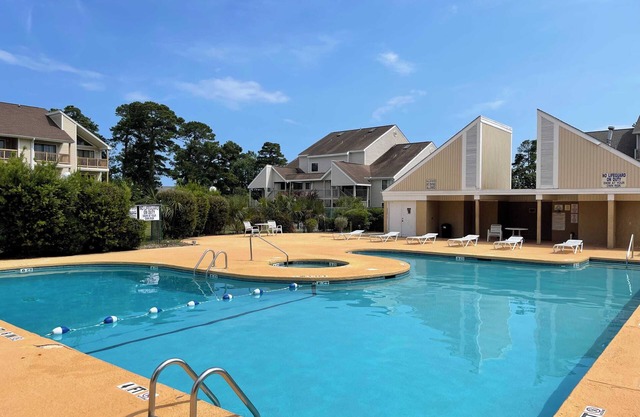 Bay tree lovely one bedroom condo