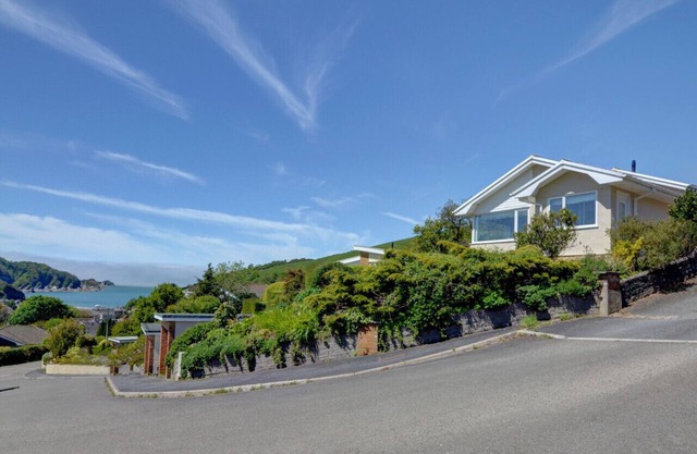 Bay View Bungalow - Three Bedroom House, Sleeps 6