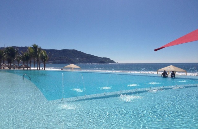 Bay View Grand Ixtapa Marina (New !) 1BR /2BA