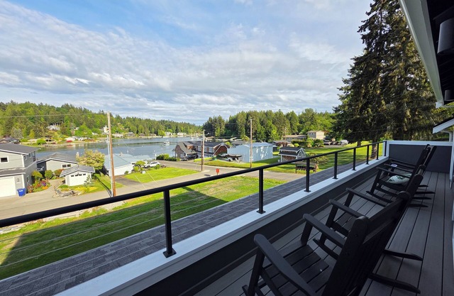 Bay View Landing. Watch Seals, Eagles & Orcas! New Home with Wollochet Bay Views