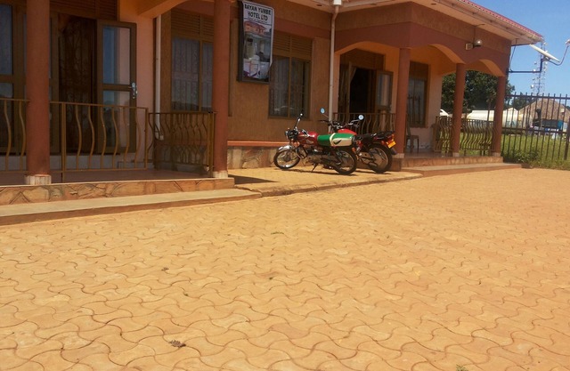 Bayan Hotel