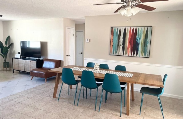 Bayberry Breeze: 3B/2B Pet Friendly Private Pool Home
