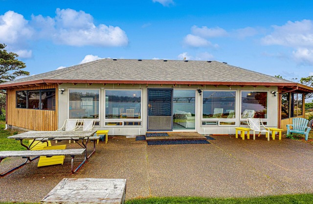 Bayfront Home with Water Views, Free WiFi, and Firepit - Near Town & Beaches