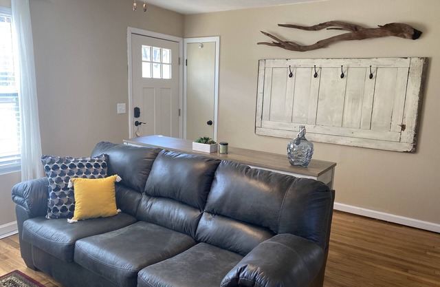 Bays Mountain Getaway Cottage