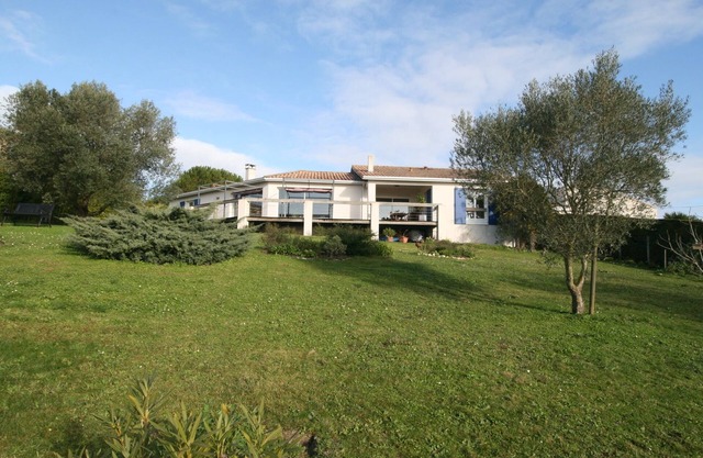 BB in the green with view on the Gironde