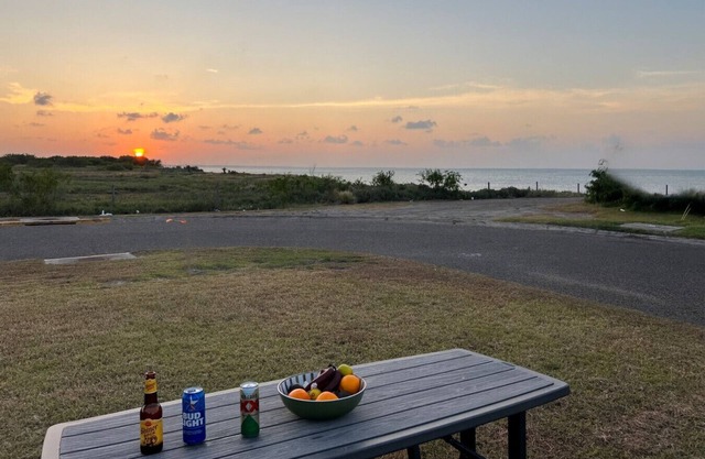 BBQ View Sunset 3/2 Corner House