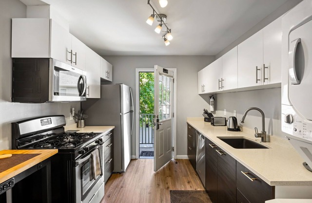 (BC2bJ) Great Value, Serviced Condo in Quiet Neighborhood