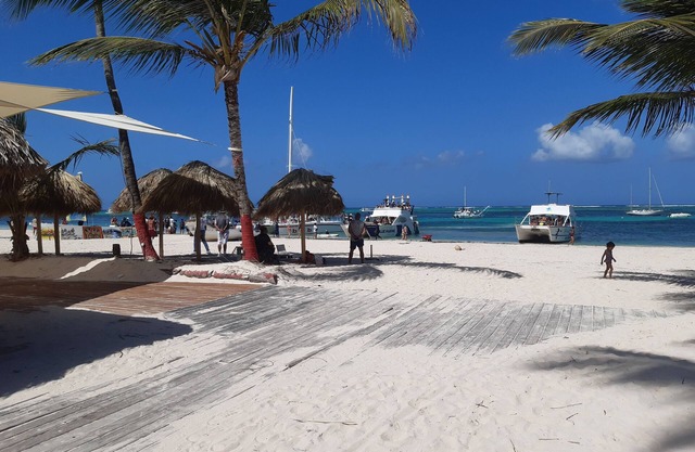 BEACH APARTMENT STEPS TO BAVARO BEACH, BIBIJAGUA