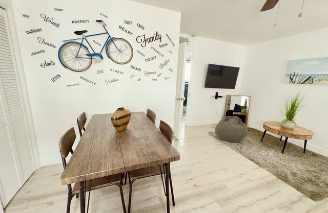 Beach Bliss: Cozy Apartment Steps from the beach