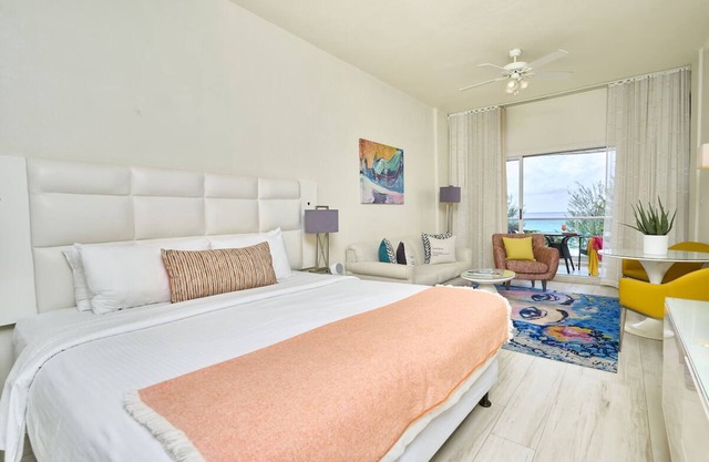 Beach Break in Rockley Beach! Two Comfortable Suites, Pool, Free Breakfast!