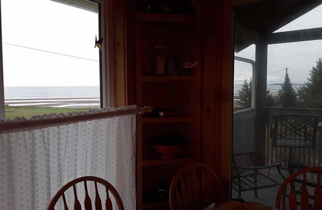 Beach Cottage on Hill