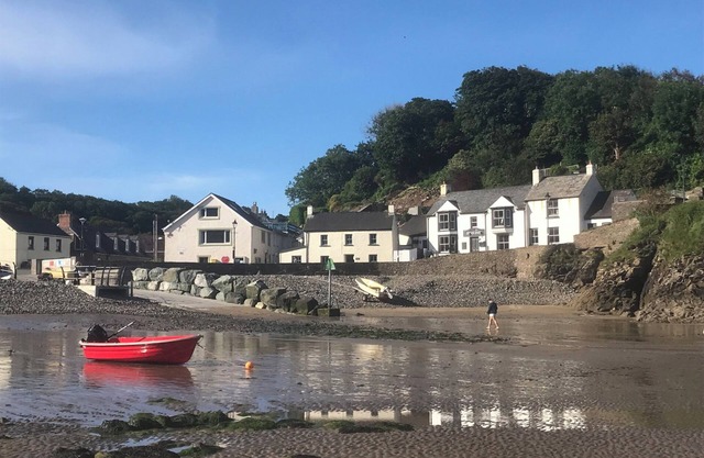 BEACH COTTAGE, pet friendly, with open fire in Little Haven