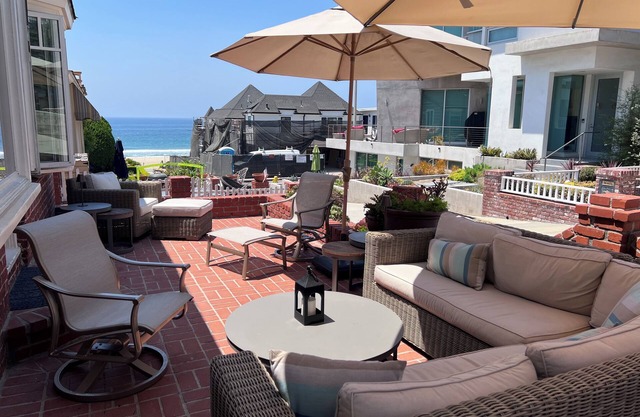 Beach Cottage with Patio on Walk Street - OCEAN VIEWS
