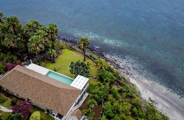 Beach Front 3BR Hideaway Villa w/Infinity Pool