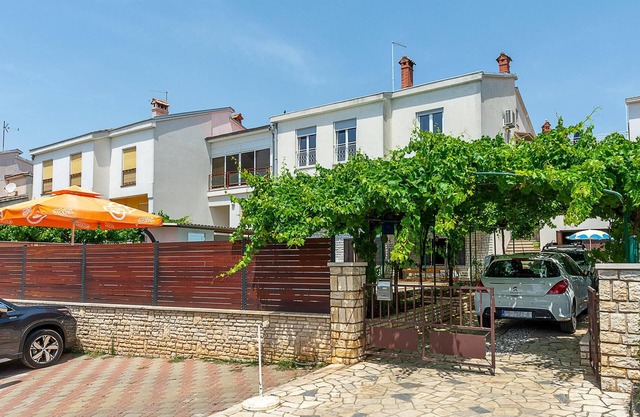 Beach front apartment in Pula with WiFi