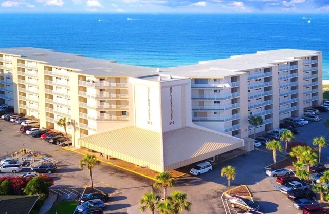 Beach front Condo with gorgeous views of the Gulf and 300 Feet of Private Beach