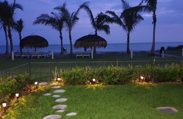 Beach Front & Garden Contemporary Apartment