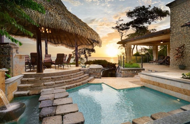 Beach Front, Luxury Private on Playa Langosta