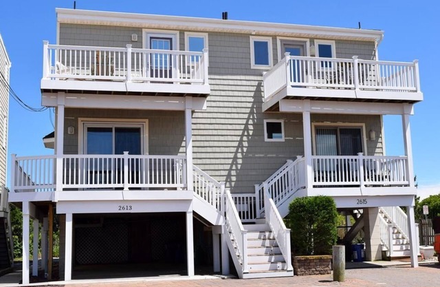 Beach Front with Stunning Ocean Views!
