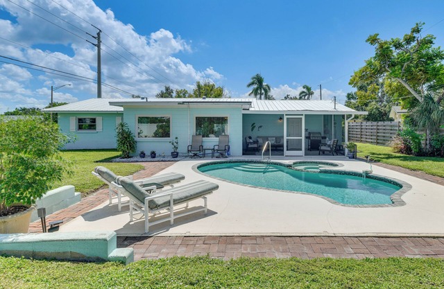 Beach Gear Provided! Cozy Family Home in Bradenton