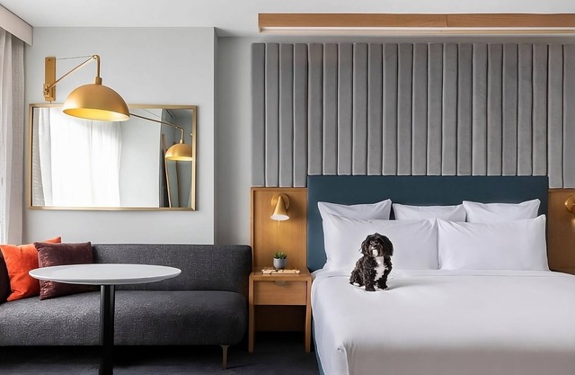 Beach Getaway! Minutes to Street Beach and Ohio Street Beach! Parking!