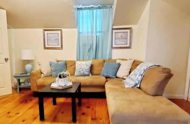 Beach guest house, Free parking close to Boston