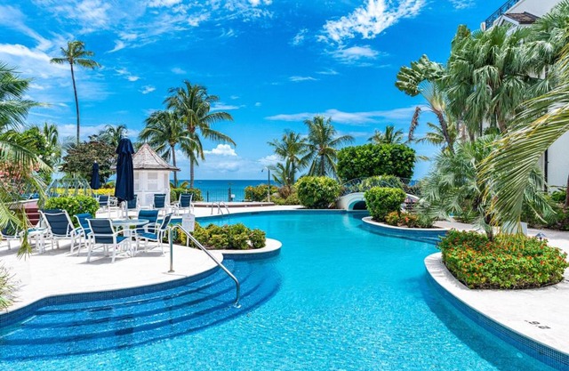 "Beach Happy" Schooner Bay - Beachfront Apartment