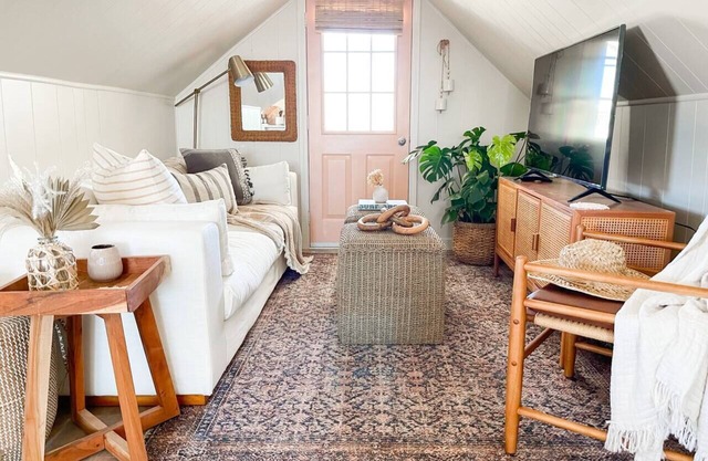 Beach Haven Bungalow #2-Sweet Beach Chic Cottage