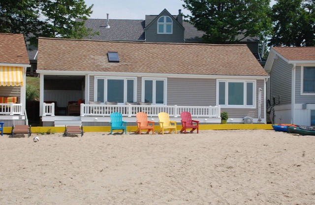 BEACH House/Cottage; one of a kind. Private.