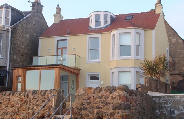 Beach house in Lower Largo with direct access to the sea and beautiful views
