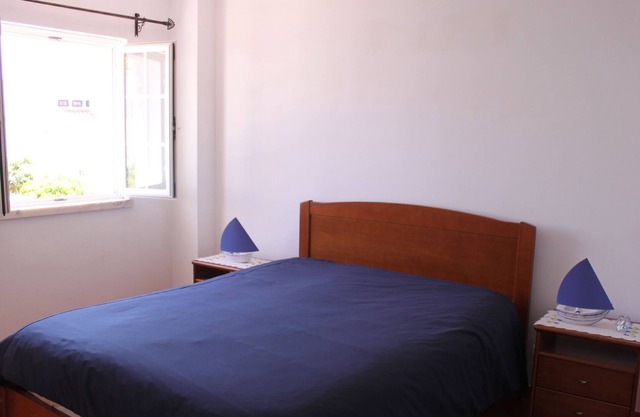 Beach house in small quiet village. 5 minutes walk to Almograve beach.