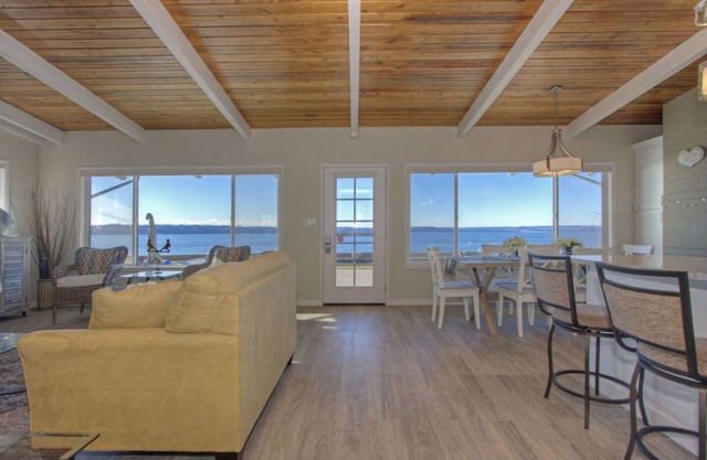 Beach House Retreat - right on the beach!