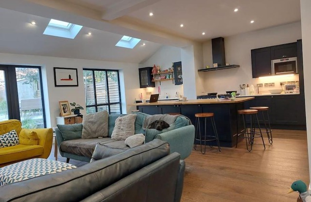 Beach House, with BBQ lodge and Hot Tub!