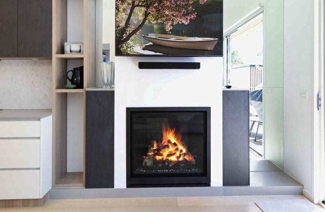 Beach luxury retreat- 2 bedroom, 2 bathroom, shops