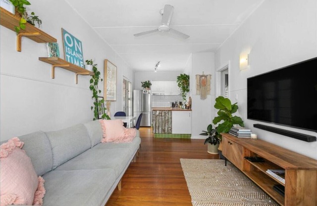 Beach Pad close to Airport and Iconic Kirra Beach