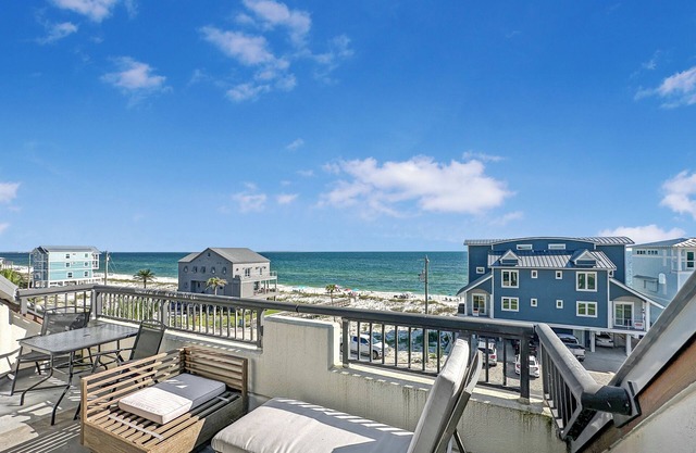 Beach Paradise - Perfect Ocean Views - Pool & Sauna & Breakfast!