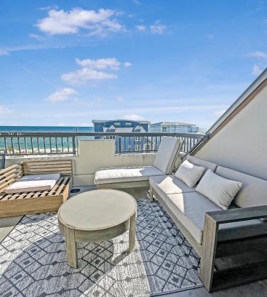 Beach Paradise - Perfect Ocean Sunset Views with Pool & Sauna & Breakfast!