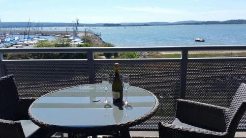 Beach Point - Stunning Harbour Views from Balcony